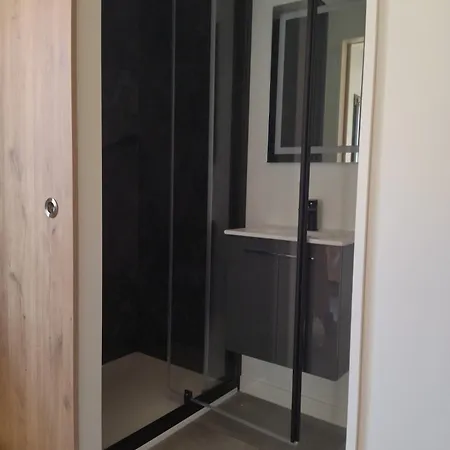 Au Coin Des Lilas - 2