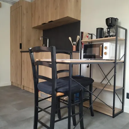 Au Coin Des Lilas - 2 Holiday home Le Mans