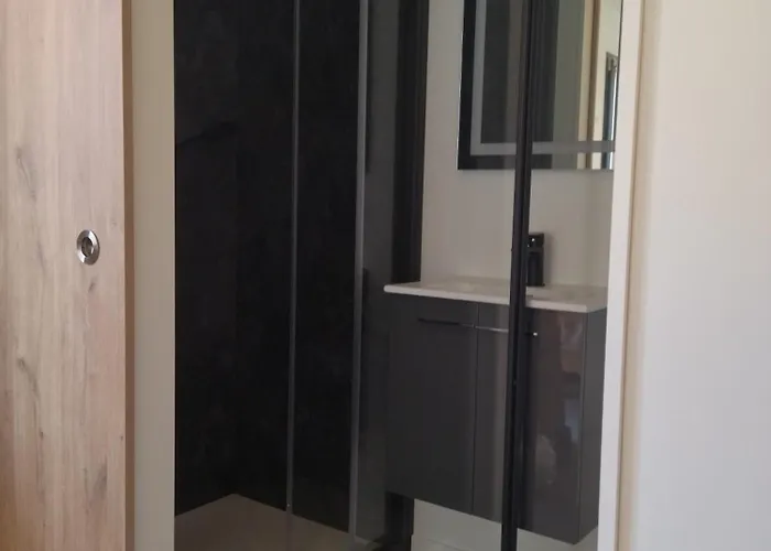 Au Coin Des Lilas - 2